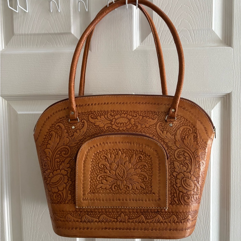Elegant Tan Leather Handbag